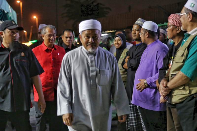 Tuan Ibrahim Tuan Man and Tan Sri Muhyiddin Yassin arrive for the PAS Ceramah Mega Rakyat at Tapak pasar malam in Paya Jaras December 12, 2016. u00e2u20acu201d Picture by Saw Siow Feng