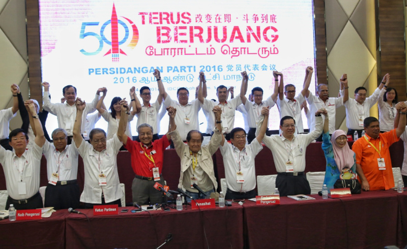 Former prime minister Tun Dr Mahathir Mohamad (fourth left) attending the DAP National Conference, December 4, 2016. u00e2u20acu201d Picture by Saw Siow Feng