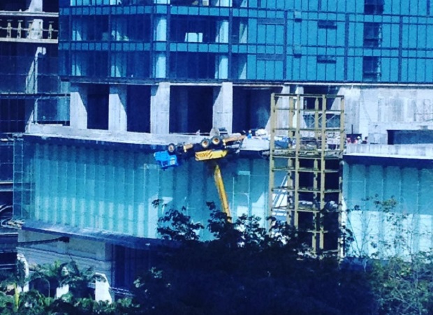 A collapsed crane is seen at a construction site in Bandar Damansara Perdana. u00e2u20acu201d Picture via Instagram/athilasari
