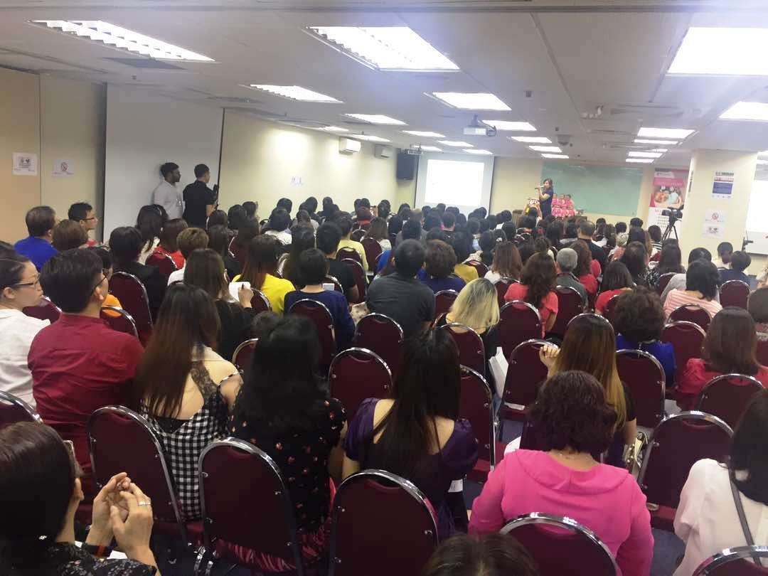 黄小玉讲师讲授关于产后护理与陪月技巧的讲座座无虚席。-满悦产后护理中心提供-