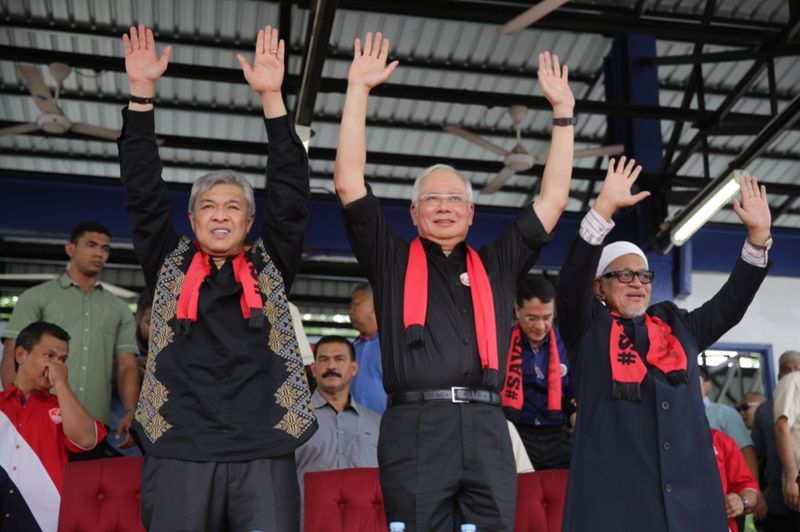 Prime Minister Datuk Seri Najib Razak, DPM Datuk Seri Ahmad Zahid Hamidi and PAS president Datuk Seri Abdul Hadi Awang wave to the crowd at the 'Solidarity for Rohingya' at the Titiwangsa Stadium, December 4, 2016. u00e2u20acu201d Picture by Choo Choy May