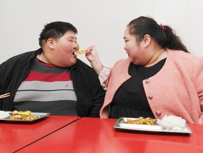 人生嘛！你喂喂我，我喂喂你，这就过了啊... 图取自：gabworthy