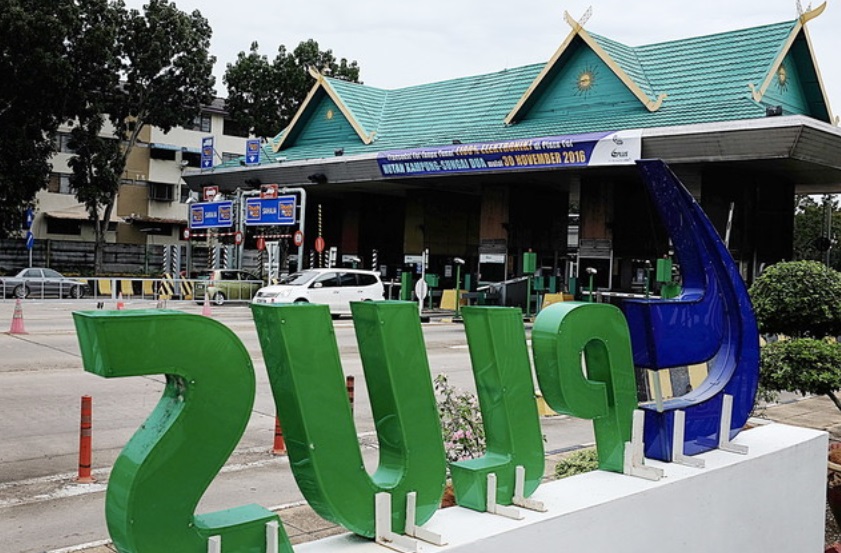 Sistem kutipan tol elektronik kini dilaksanakan secara sepenuhnya di sembilan plaza tol Lebuhraya Utara Selatan kawasan utara ketika tinjauan di Tol Alor Setar Utara, November 30, 2016. u00e2u20acu201d Foto Bernama