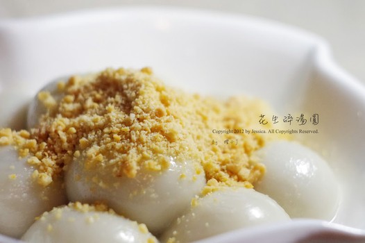花生碎撒上去后，味道真的不得了啦！图取自：28ms.cn