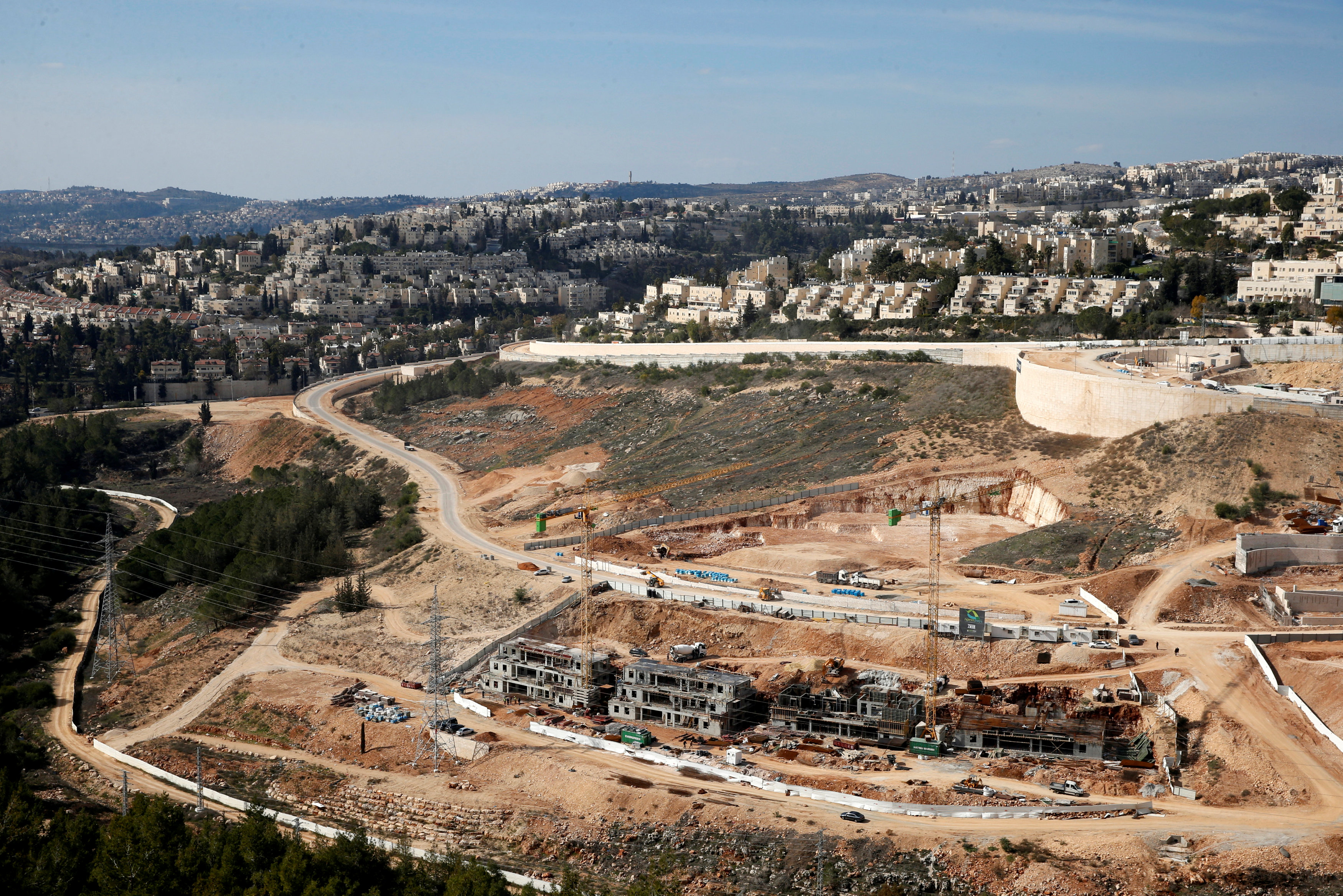以色列政府批准在位于东耶路撒冷的犹太人定居点新建566套住宅。-路透社-