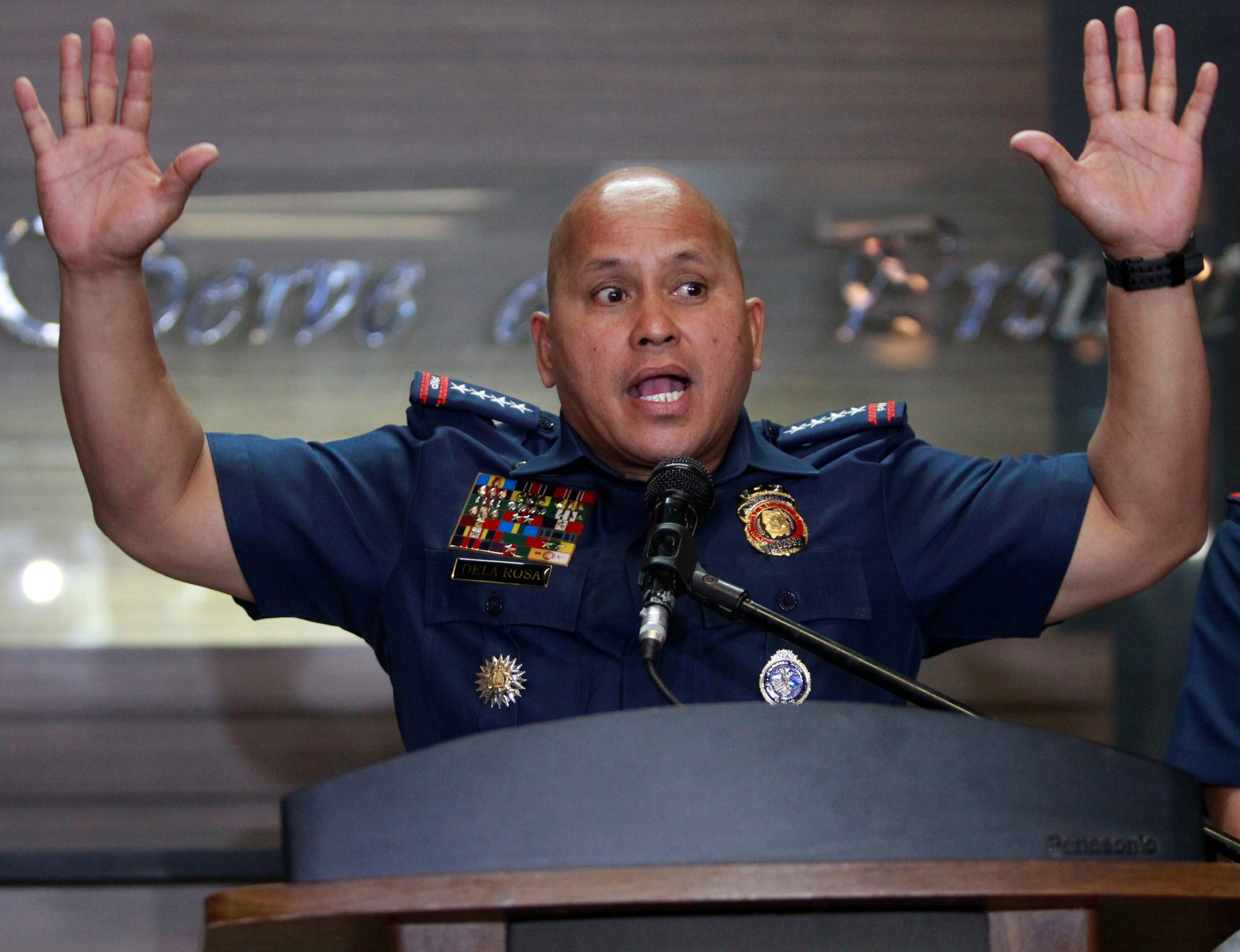 Philippine National Police (PNP) Director General Ronald Dela Rosa getures during a news conference at the PNP headquarters in Quezon city, Metro Manila, Philippines January 23, 2017. REUTERS/Czar Danceln