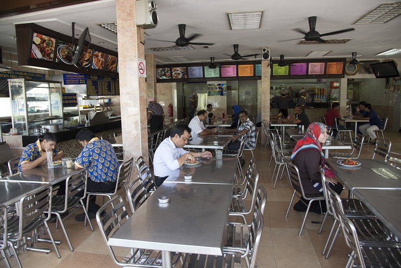 The original Pelita nasi kandar stall has since expanded to take over the whole coffee shop as a standalone nasi kandar restaurant. u00e2u20acu201d Picture by KE Ooi
