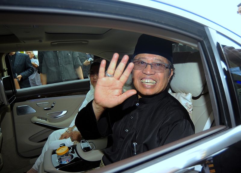 Datuk Amar Abang Johari waving to the media as he arrives at the Astana Negeri in Petra Jaya to be sworn in as Sarawaku00e2u20acu2122s sixth chief minister, January 13, 2017. u00e2u20acu201d Bernama pic