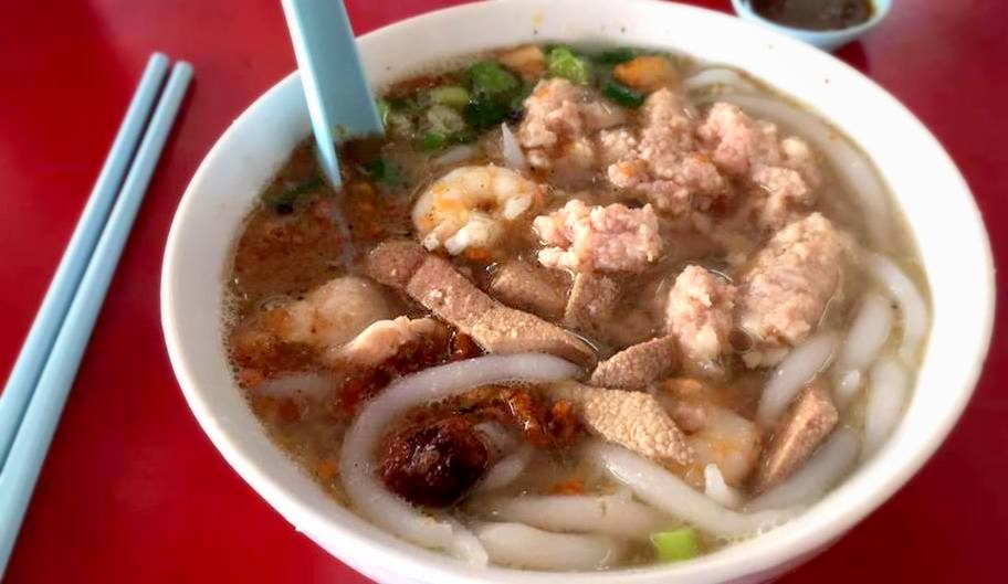 一对老夫妻经营的猪肉粉档口，味道真的非常好！图取自：peikeiwi 