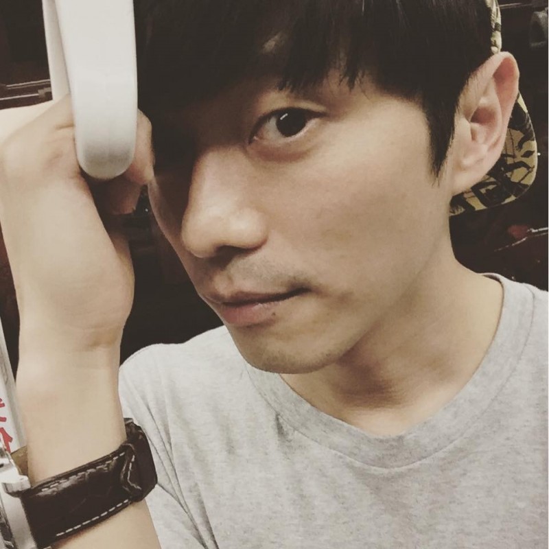 当年的微笑王子已经不再是小鲜肉，而是成熟男了哦！图取自：teepr