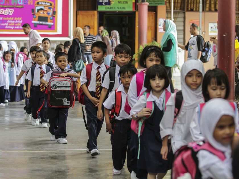 Year One students start their new school term at Sekolah Kebangsaan Raja Muda in Shah Alam January 3, 2016. u00e2u20acu201d Picture by Yusof Mat Isa