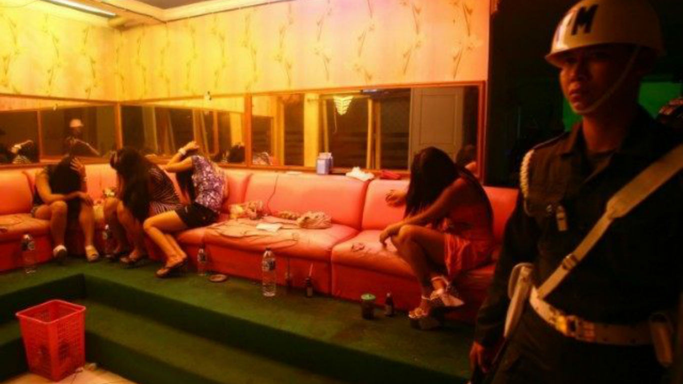 雅加达政府去年2月在军警协助下，大肆扫荡市内的红灯区。-法新社-