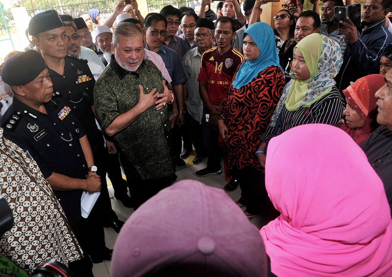 Sultan of Johor Sultan Ibrahim Almarhum Sultan Iskandar visits the families of the victims in the deadly bicycle crash in Johor Baru February 18, 2017. u00e2u20acu201d Bernama pic