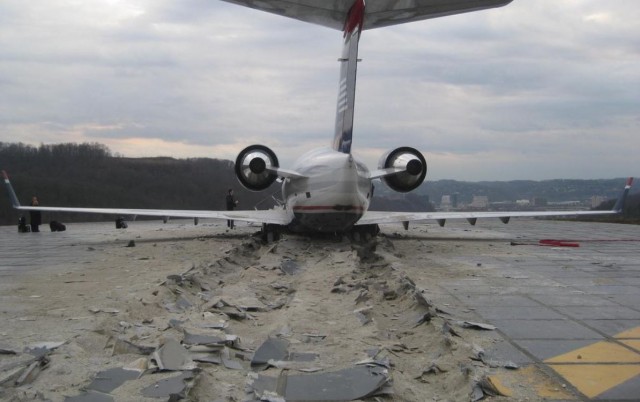 由于恶劣的外在因素影响，所以这里的飞机常发生事故，酿成悲剧。图取自：agu.blogosphere 