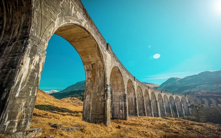 即便是抛开取景的身份，这个高架桥也很漂亮，对不对？图取自：hk.aboluowang 