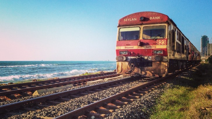 窗外就是无边无际的大海，水天一色，这一趟的旅程一定很让人难忘。图取自： flylankatravels 