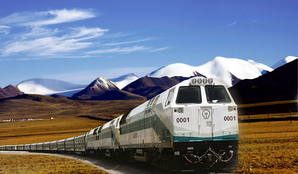 沿途的过程中，你可以感受到窗外带给你的自然风景，美得让人窒息啊！图取自：crcc222、chinatravel 