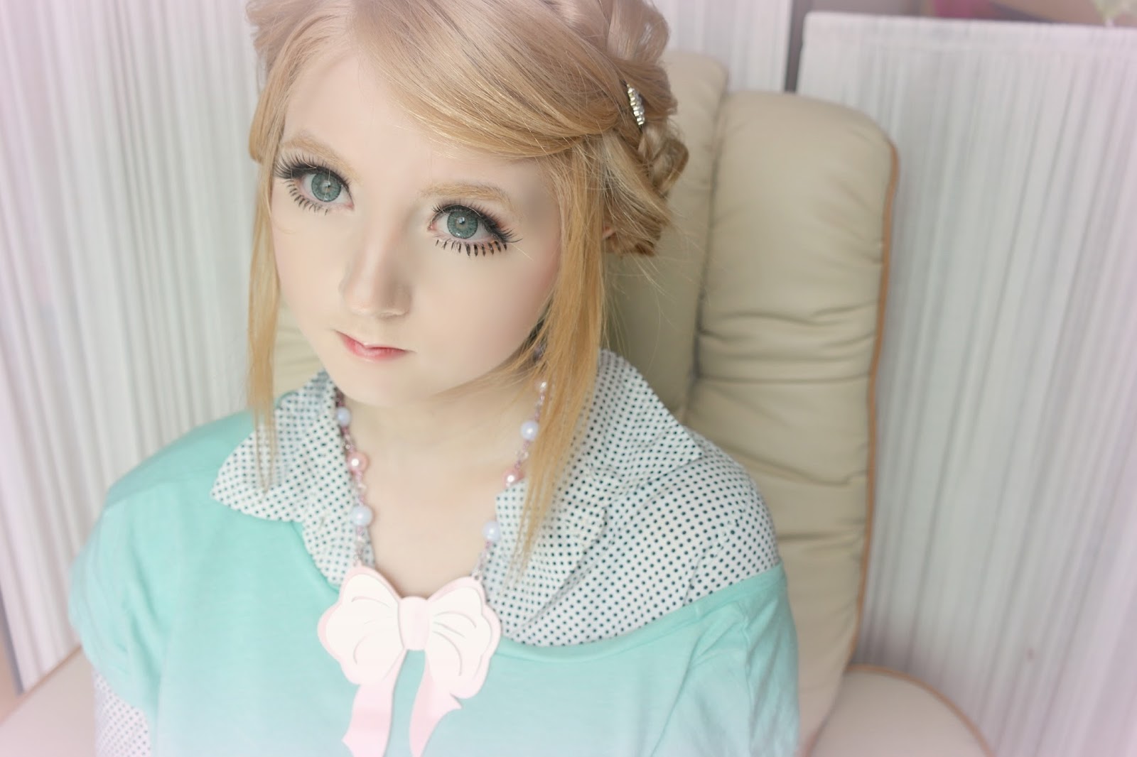 妹妹，年纪那么小，妆那么浓... 这样好吗？图取自：venusangelic