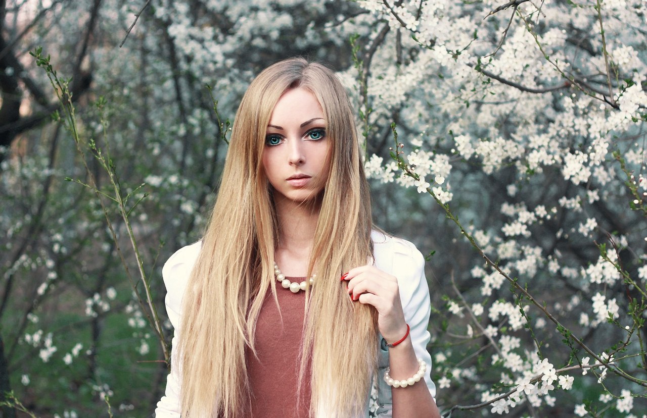 “纯靠”化妆技巧的真人芭比~ 图取自:cosmopolitan