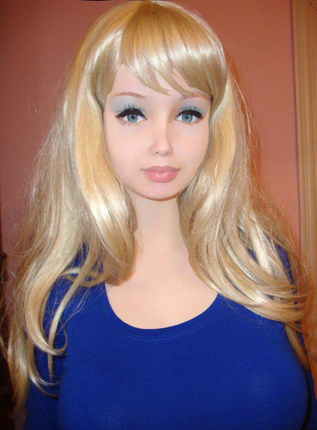 有空真的要到乌克兰走一圈,看看会不会好运碰到真人芭比娃娃。图取自:eonline