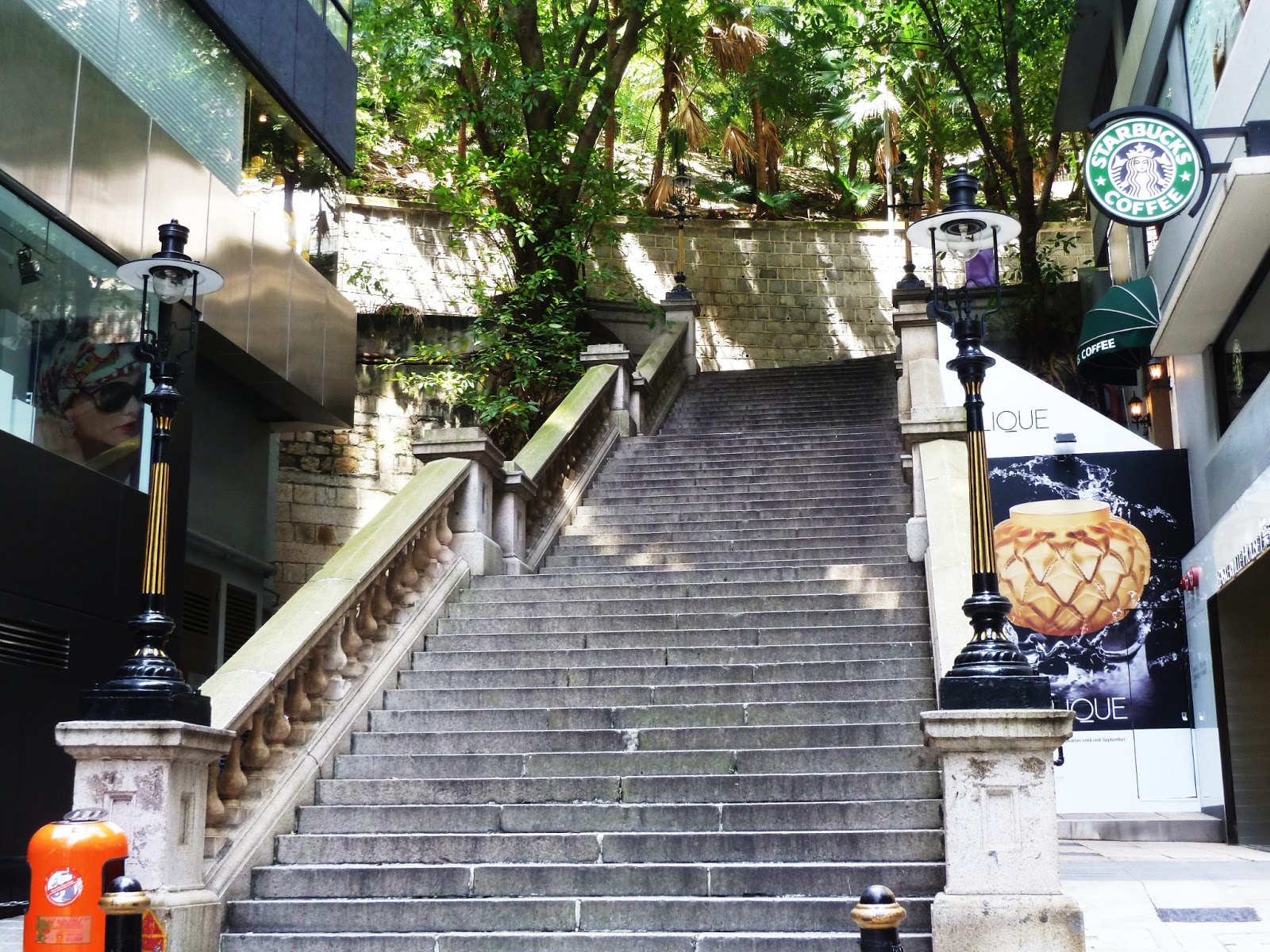 特色的古老煤气路灯是全香港仅剩的路灯哦！图取自：littleandrandomthoughts 