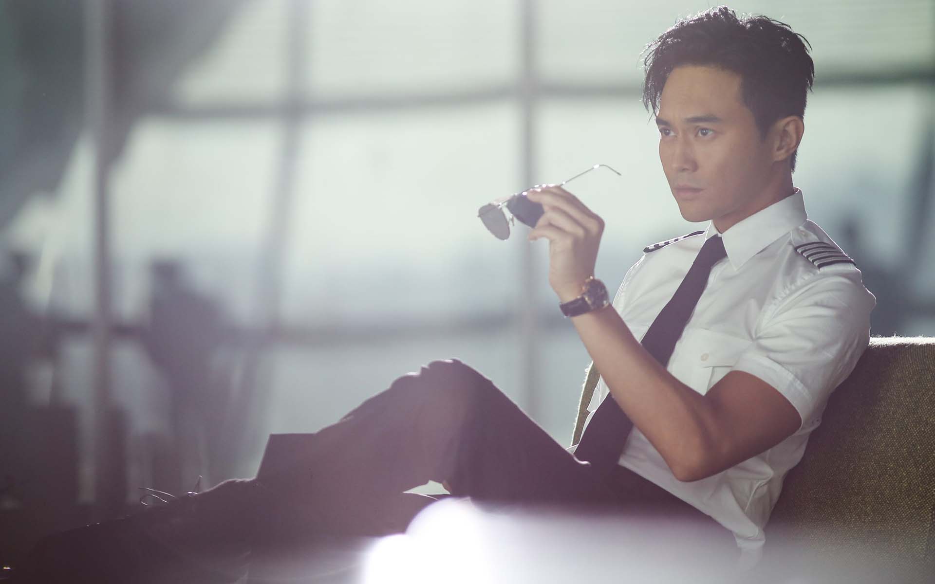 这眼神,是要杀死谁?图取自:cnmcolor