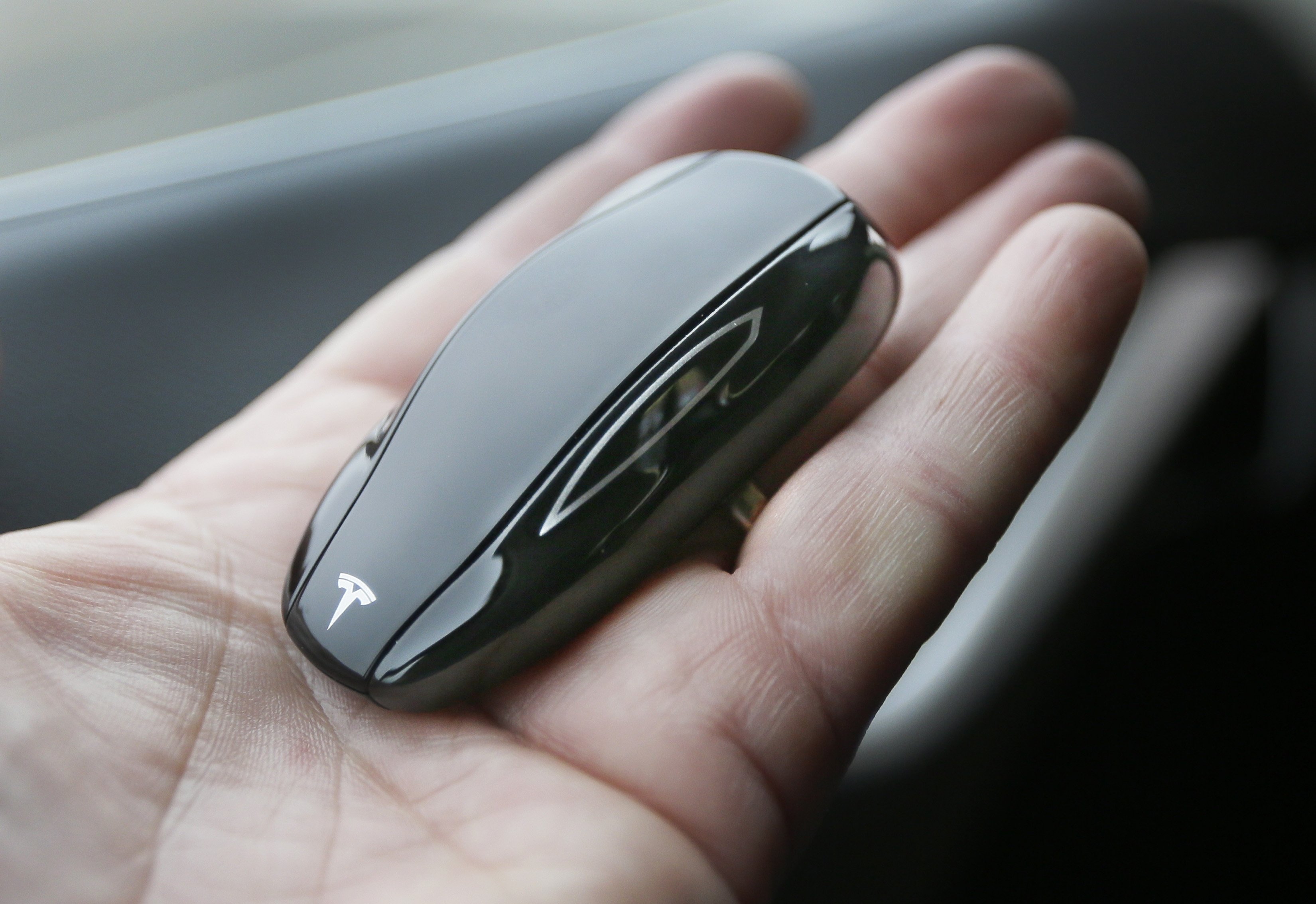 这款车钥匙，是根据车型来订制的“小模型”。图取自：businessinsider 