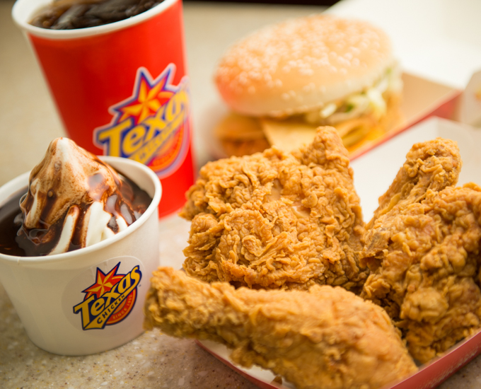 别天真的以为这些鸡真的从教会来，好吗？图取自：midvalley 