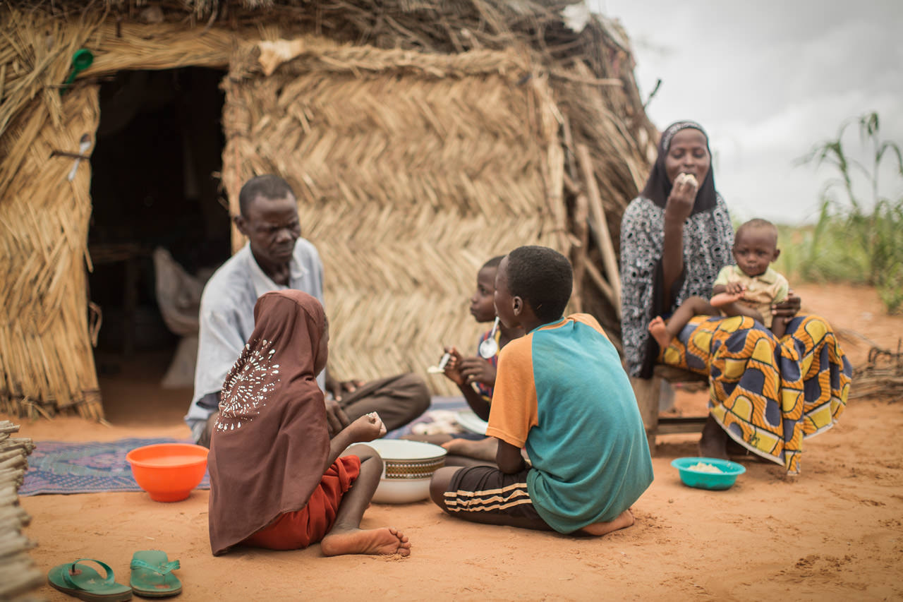 人民不是不想自给自足，而是天时、地利、人和都不允许。图取自：familymeal 