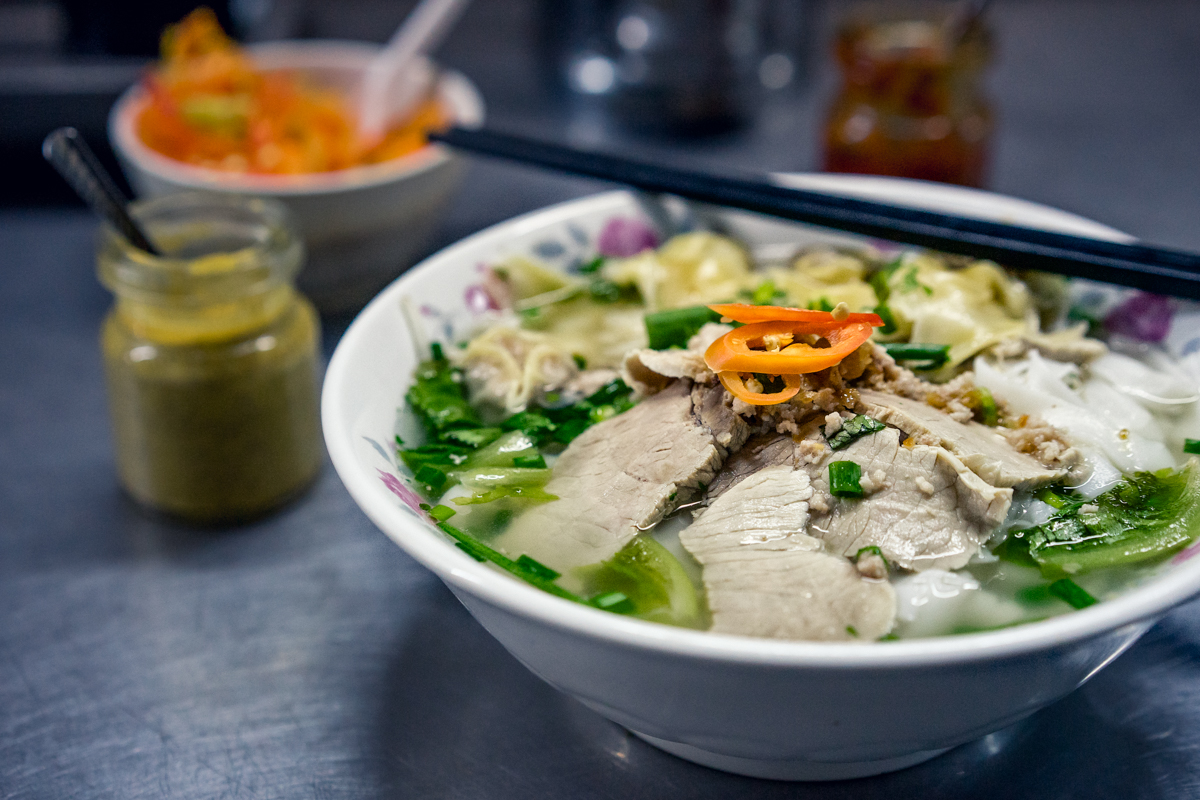 一碗热腾腾的粿条汤当早餐， 你满意吗？图取自：saigoneer 