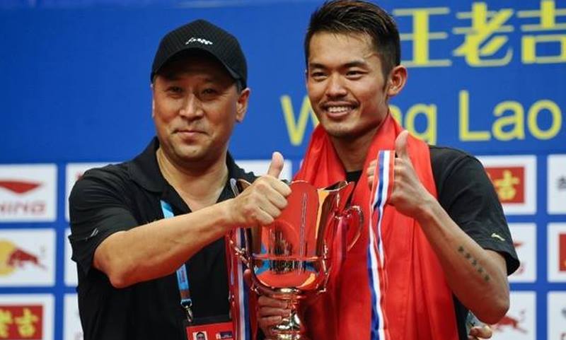 China badminton coach Li Yongbo (L) , Lin Dan AFP