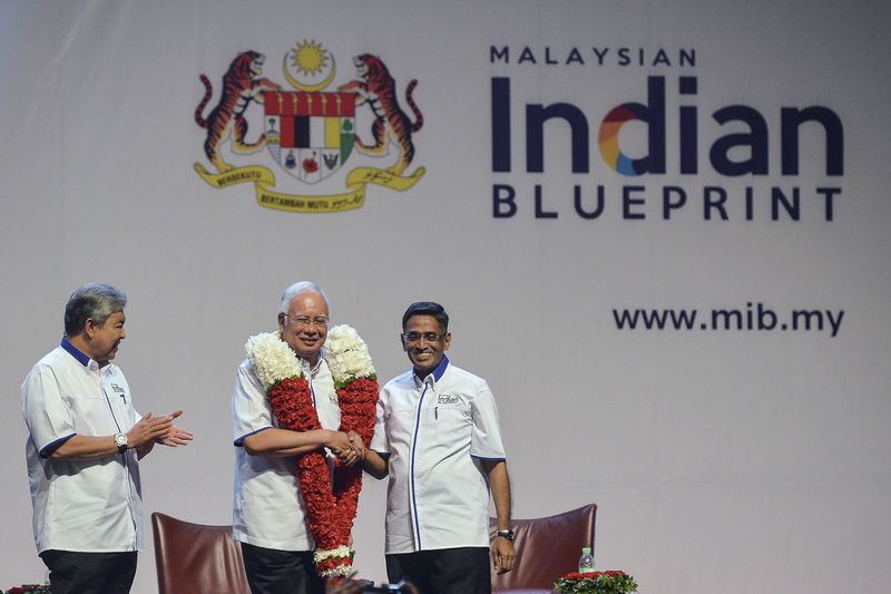 Prime Minister Datuk Seri Najib Razak receiving a garland from MIC president Datuk Seri Dr S. Subramaniam (right) at the launch of the Action Plan for the Indian Community at PWTC, April 23, 2017. u00e2u20acu201d Bernama pic