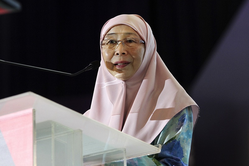 PKR President Datuk Seri Dr Wan Azizah Wan Ismail delivers her speech at PKR National Congress in Shah Alam May 21, 2017. u00e2u20acu201d Picture by Yusof Mat Isa