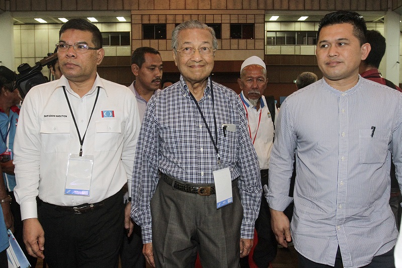 Tun Dr Mahathir Mohamad arrives for the PKRu00e2u20acu2122s National Congress at Shah Alam May 21, 2017. u00e2u20acu201d Picture by Yusof Mat Isa