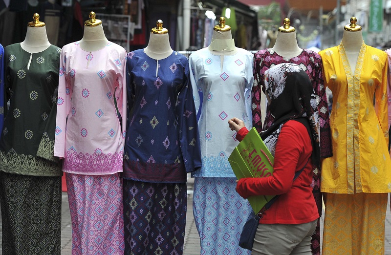 A woman shops for baju kurung (traditional Malay dresses) ahead of the Hari Raya celebrations in Kuala Lumpur June 5, 2017. u00e2u20acu201d Bernama pic