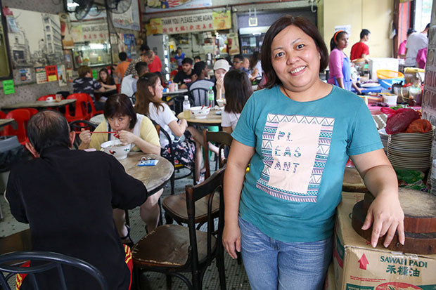 小炒档老板娘Cindy十年前因为压力过大,停职后转战饮食业。-Malay mail摄-