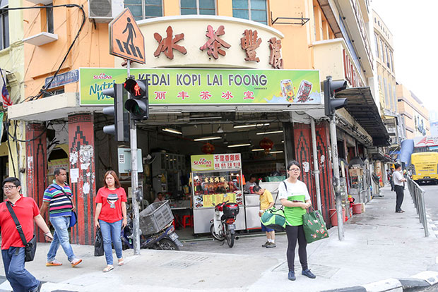 大家到茨厂街认着这个招牌,就能吃到让人食指大动的啦啦米粉了。-Malay mail摄-