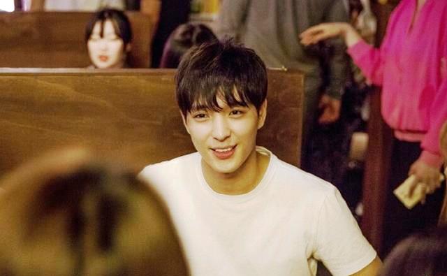 FTISLAND的队长崔钟勋，无论是外形或年龄都和孙妍在非常登对。-摘自网络-