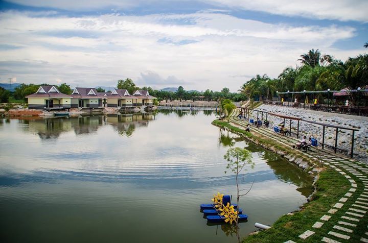 秀丽的湖景,让人心旷神怡。-摘自自农休闲农庄FB-