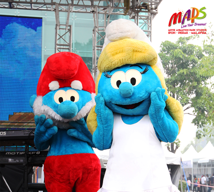 蓝精灵在等着你们来合照哦。-摘自MAPS官方FB-