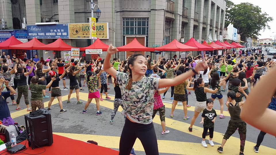 资深尊巴导师Weberlynn认为,推广尊巴要循序渐进才能让民众慢慢接受。-摘自WeberlynnFB-