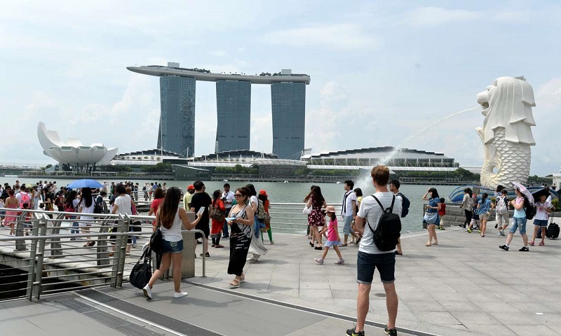 Tourists at Merlion park overlooking Marina bay in Singapore. Photo: AFP
