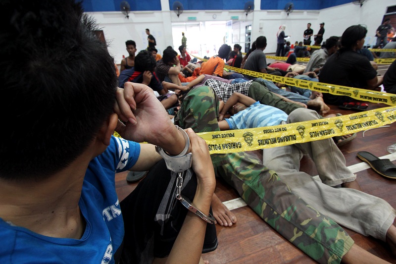 Suspects rounded up in the Ops Sarang Khas Narkotik drug bust are gathered in a common area before being subjected to urine tests in Kuantan July 15, 2017. u00c2u00acu00e2u20acu201d Bernama pic