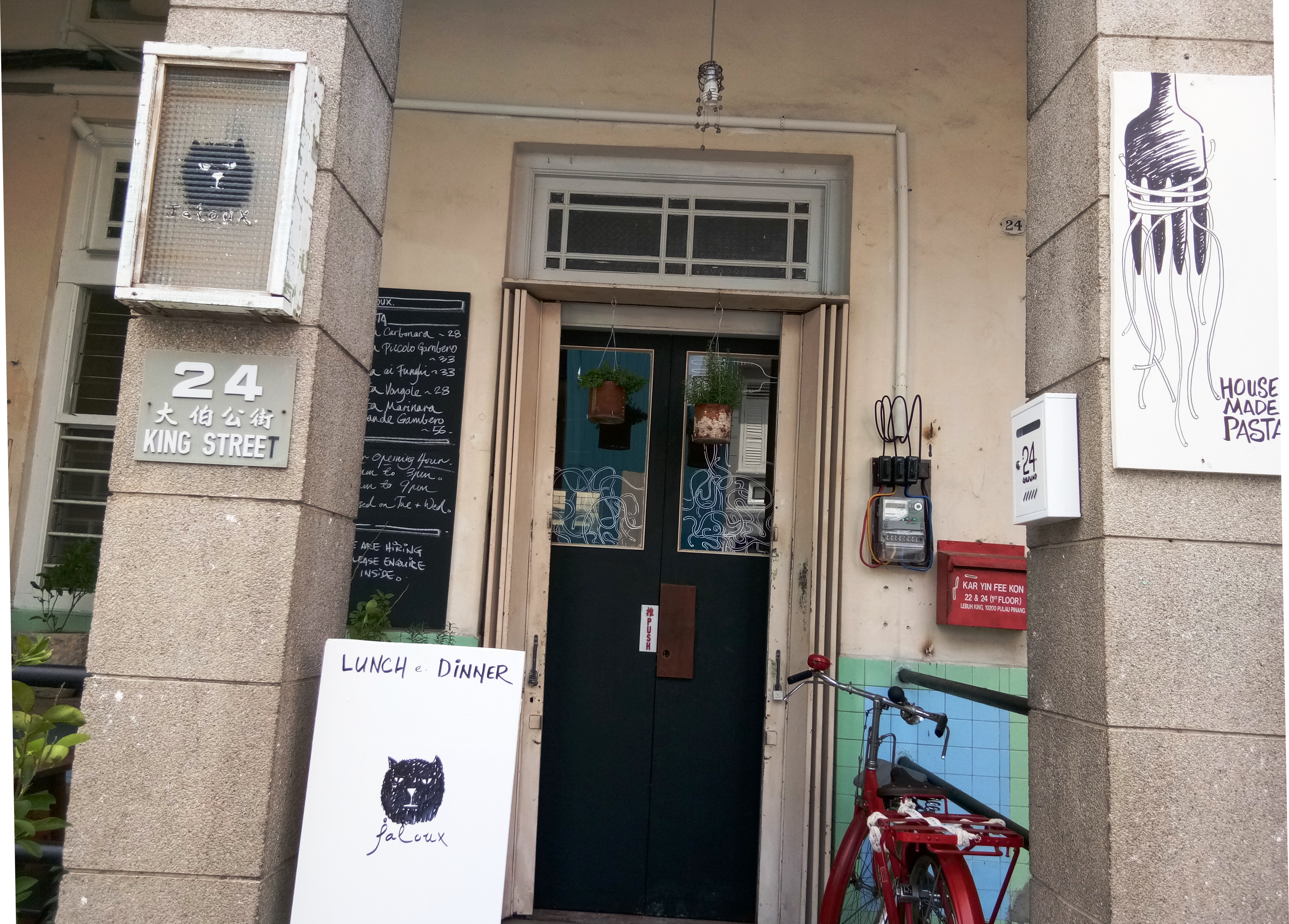 Jaloux小小的招牌可不好找哦。-杨琇媖摄-