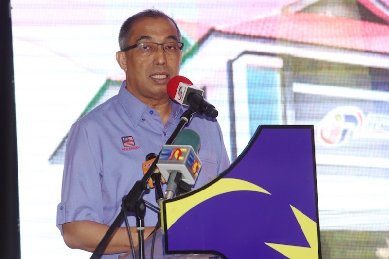 Datuk Seri Dr Salleh Said Keruak giving a speech at the launch of the Batu Pahat District Information Office, August 8, 2017. u00e2u20acu201d Picture by Choo Choy May