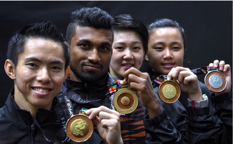 空手道奖牌得主，左起林志伟、古玛兰、李欣怡和普雷西。-马新社-