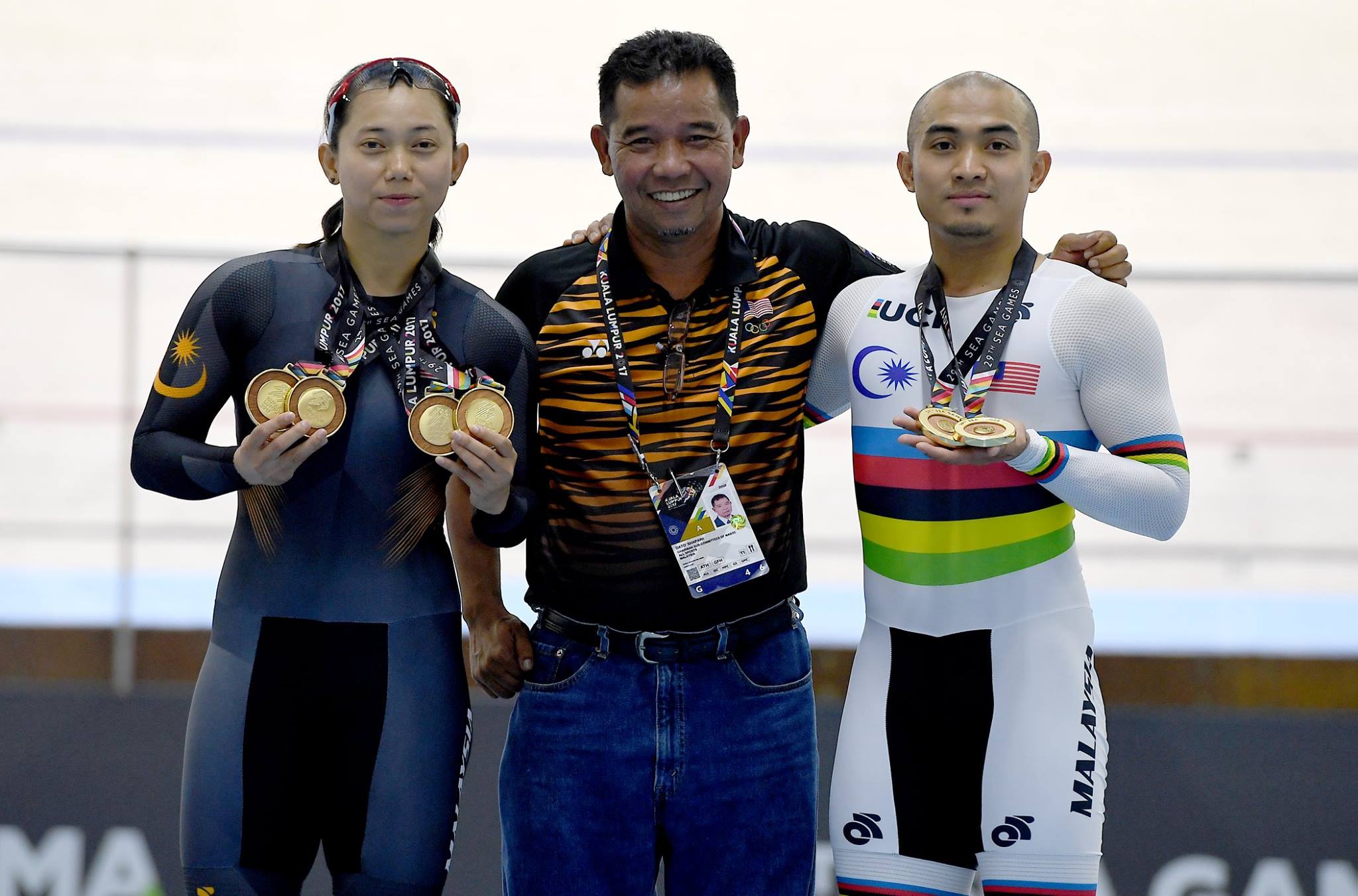 法特哈(左)和阿兹祖哈斯尼(右),分别贡献4金和关键性达标金牌成为脚车队大功臣。-摘自大马体理会FB-