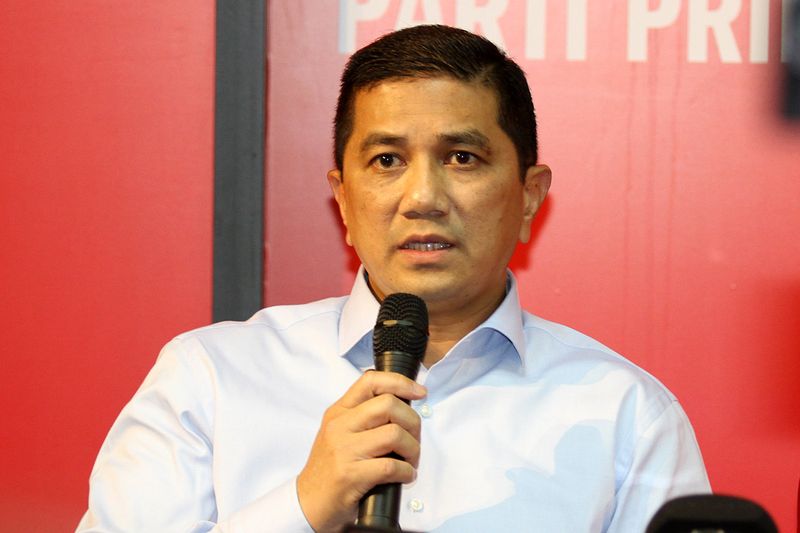 Datuk Seri Azmin Ali speaking during a press conference at Menara Yayasan Selangor, Petaling Jaya, August 14, 2017. u00e2u20acu201d Picture by Miera Zulyana