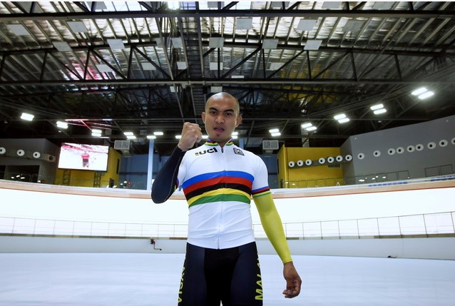 原本预定23号才从墨尔本返回大马的阿兹祖哈斯尼，必须要提前回国当旗手了。-马新社-