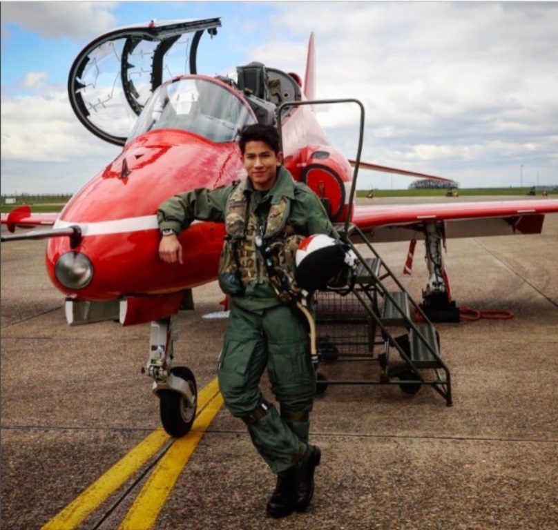 马丁王子连直升机都会驾呢。-摘自tmski Instagram-